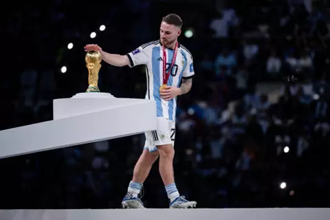ماك أليستر: البرازيل ضمن 4 منتخبات مرشحة في كأس العالم 2026